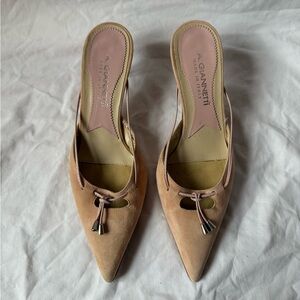 A. Giannetti pointed-toe kitten heel